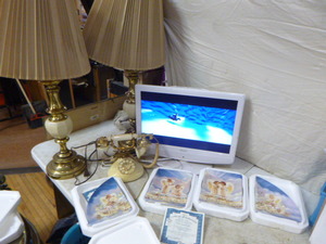 lot 8 image: Household Items