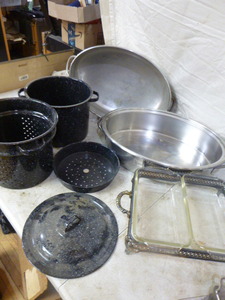 lot 9 image: Kitchen Items