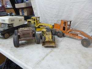 lot 13 image: Tonka Trucks
