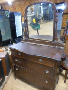 lot 35 image: Vintage Dresser with Mirror