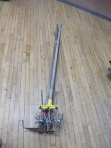 lot 102 image: Garden Tools