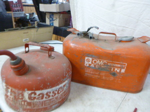 lot 129 image: Boat Gas Tank and Gas Can
