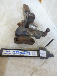 lot 130 image: Draw Tite Sway Control Bar