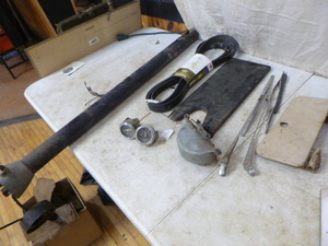 lot 143 image: Automotive Items