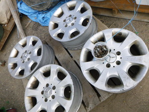 lot 150 image: 4 Mercedes-Benz Rims