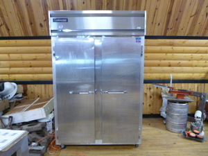 lot 2 image: Continental 2 Door Cooler