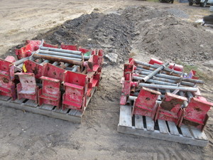 lot 301 image: U HEADS FOR STRUCTURAL SHORING