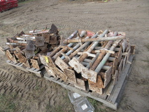 lot 307 image: FEET FOR STRUCTURAL SHORING