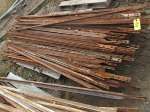 lot 319 image: CROSSBARS FOR STRUCTURAL SHORING