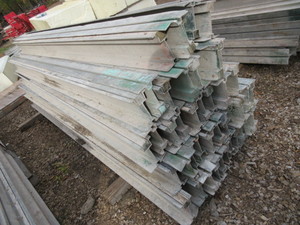 lot 322 image: ALUMINUM I BEAMS