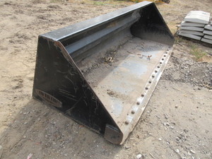 lot 336 image: BERLON BOBCAT SNOW BUCKET
