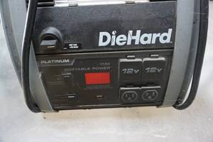 lot 17 image: Die Hard 1150 12v USB Inverter Charger Jump Pack
