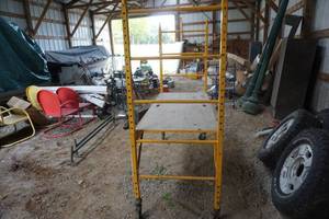 lot 25 image: Wheeled Scaffolding Section