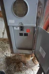 lot 29 image: 200 Amp Temporary Electrical Service Box With Pole