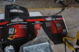 lot 32 image: 2 -  Ironton Brand 500 Watt Halogen Work Lights