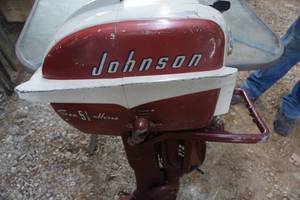 lot 83 image: Vintage 1957 Johnson Sea Horse 5 12 hp Outboard Motor