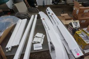 lot 101 image: Westbury Brand Aluminum Railing
