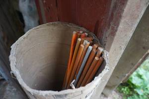 lot 105 image: Lot of Driveway Markers