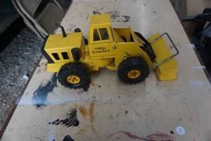 lot 121 image: Vintage Tonka Trucks Wheel Loader