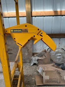 lot 112 image: Wen Lumberjack Electric Telescoping Tree Trimmer