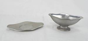 lot 61 image: Vintage Guardian Service Gravy Boat and Tray