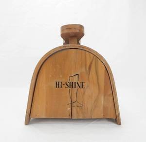 lot 39 image: Vintage HI-SHINE Shoe Shine Stand and Accessories