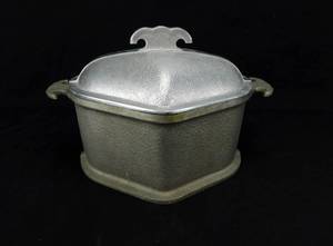 lot 24 image: Vintage Guardian Service Ware Triangle Pot With Lid