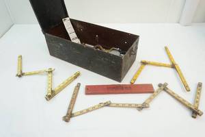 lot 33 image: Vintage metal toolbox