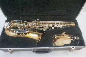 lot 71 image: Bundy Saxophone And Case