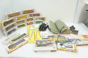 lot 91 image: HO Scale Train Hobby Set