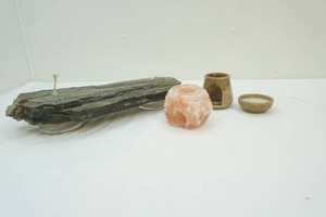 lot 92 image: Stone oil lamp and Candle Acess.