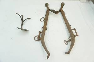 lot 102 image: Vintage Buggy Step & Metal Horse Haines