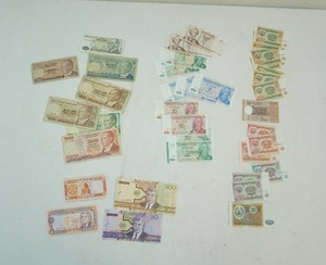 lot 117 image: Foreign Currency
