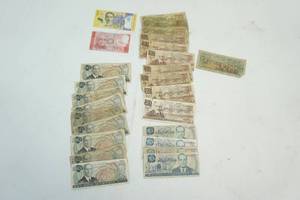 lot 120 image: Costa Rica Foreign Currency