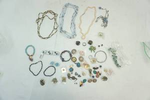 lot 129 image: Assorted Women Jewelry