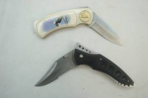 lot 137 image: Set of two knives
