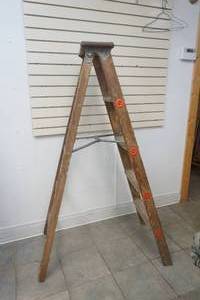 lot 142 image: Vintage 5 foot wood Step ladder