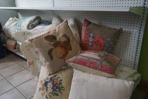 lot 206 image: bed linens