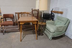 lot 208 image: Furniture