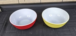 Pair of Vintage Pyrex 4 Qt. Bowls