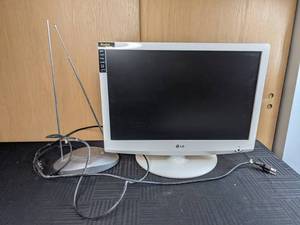 LG LCD TV Monitor Model 22LG31-UA and RCA TV antenna.
