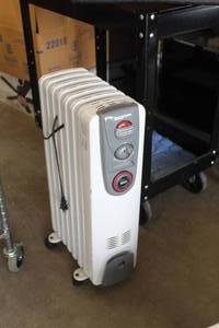 lot 208 image: DeLonghi Magnum Space Heater