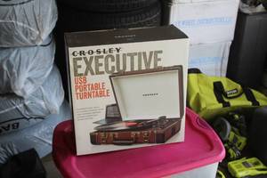lot 214 image: Crosley Executive USB Portable Turntable (in original packaging)