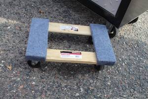 lot 232 image: Harbor Freight Tools HaulMaster 1000-lb HardwoodCarpeted Movers Dolly