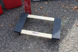 lot 226 image: Harbor Freight Tools HaulMaster 1000-lb HardwoodCarpeted Movers Dolly