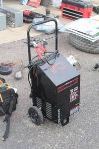 lot 252 image: Schumacher SE40225 Elite 22040 Amp 6V12V Battery ChargerStarter