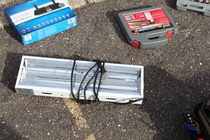 lot 255 image: Sunlight Supply Co Sun Blaze T5HO-22 Fluorescent Light Fixture