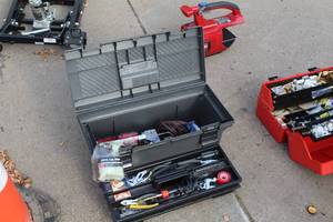 lot 272 image: Rubbermaid Tool Box w Hand Tools