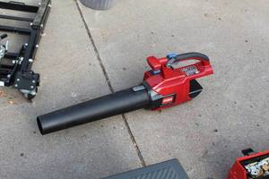 lot 274 image: Toro PowerPlex T90 2.5AH 90WH 40V Lithium Leaf Blower with Battery