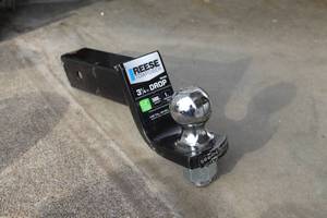 lot 288 image: Reese Towpower 5000-lbs Hitch with 2 Ball